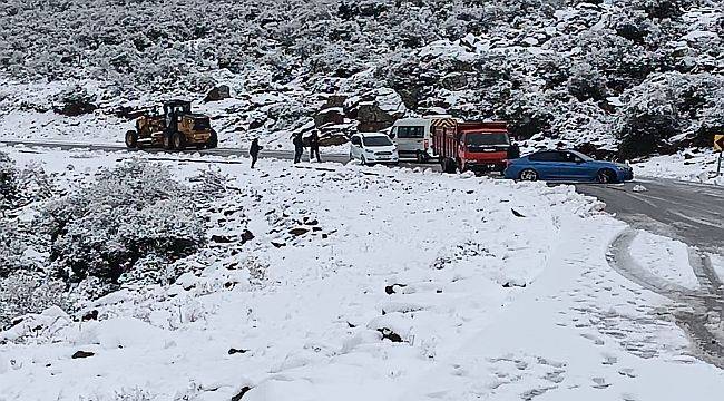 Karda Mahsur Kalanları İzmir Büyükşehir Belediyesi Ekipleri Kurtardı