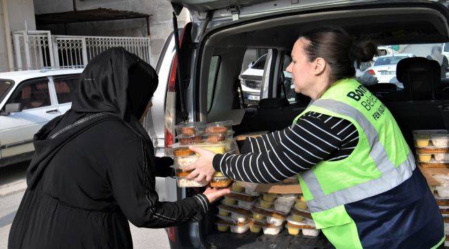 Bornova'da iftara sıcak yemek