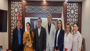 İyi Parti İl Başkanı Bezircilioğlu'ndan İzmir Kızılay'a Kurban Bağışı