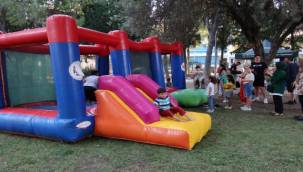 Bornova Belediyesi'nin 'Gezici Eğlence Parkı' Yola Çıktı