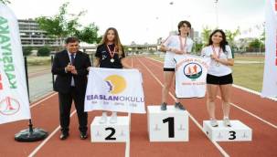 Semra Aksu Atletizm Parkı 1 Yılda Binlerce Karşıyakalıyı Atletizm İle Tanıştırdı