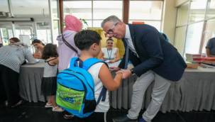 Gaziemir Belediyesi'nden bin 746 öğrenciye okul çantası