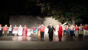 Narlıdere'nin Güçlü Kadınları Burhaniye'de Sahneye Çıktı 