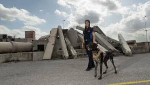 30 Ekim'de Enkaz Altından Kurtarıldı Şimdi Başka Canları Kurtarıyor