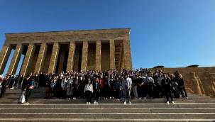 Genç İzmirliler Ata'nın Huzurunda