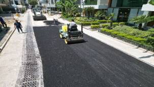 Bayraklı'ya 4,5 Yılda 350 Bin Ton Asfalt