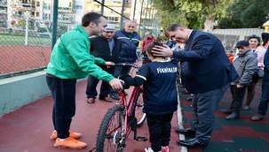 Karşıyaka'da Çocuklar Hayallerindeki Bisikletlere Kavuştu