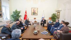 başkan Soyer'e destek ziyaretleri