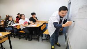 Bayraklılı öğrencilere sömestirde kurs desteği