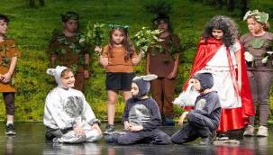  Gaziemir'in çocukları tiyatro sahnesinde büyüyor