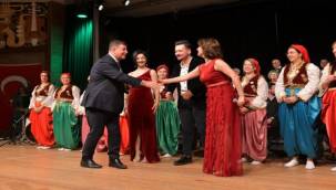 Başkan Tugay, Balkan ezgilerine eşlik etti