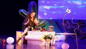 Gaziemir'de yapay zekâ ile insanın aşk hikâyesi sahnelendi