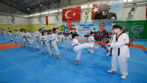Gaziemir'in taekwondocularından kuşak mücadelesi