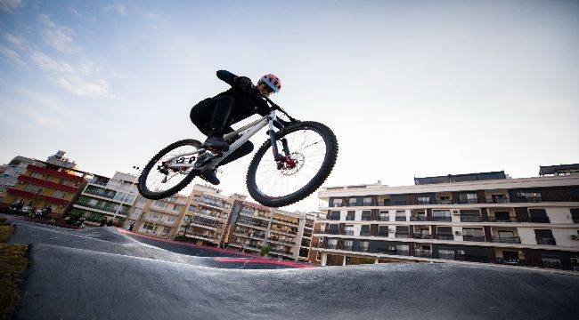 Karşıyaka'da heyecanın adresi PumpTrack Bisiklet Parkuru oldu