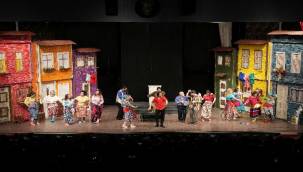 Sahne Tozu Tiyatrosu, Gırgıriye'yi "Sosyal Market"e destek için oynadı