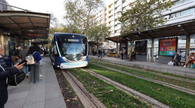 İzmir Metrosu ve Konak Tramvayı'na Maraton İzmir düzenlemesi