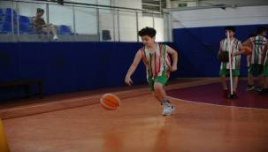 Karşıyaka'da sporla iç içe nesiller yetişiyor