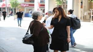 Başkan Ünsal Karşıyaka Çarşısı'nda Halkla Buluştu