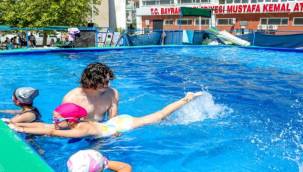 Bayraklı Belediyesi'nin yüzme kursuna büyük ilgi