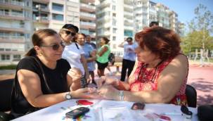 Konak'ın Parklarında Sağlık Var: Önce Spor Sonra Tarama 