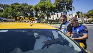 İzmir'de zabıta ekiplerinden yolcu kılığında taksi denetimi 