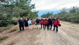 İzmir İtfaiyesi Kayalıklarda Mahsur Kalan Üç Genci Kurtardı