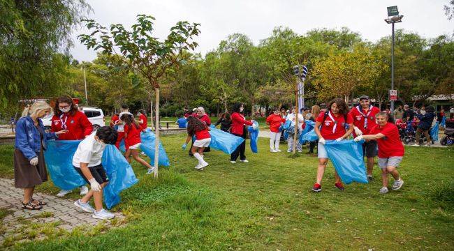İzmirlilerden Dünya Rekoru İçin Kıyı Temizliği