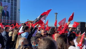 Cumhuriyet'in 102. Yılı İzmir'de Coşku ve Gururla Kutlandı