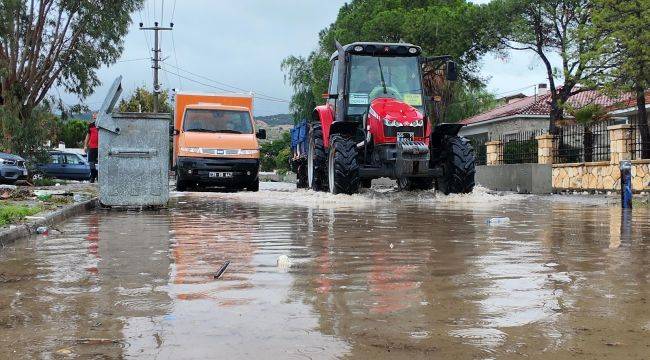 Foça'da yağış rekoru kırıldı, ekipler seferber oldu