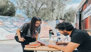 Gezici Kütüphane, Ege Üniversitesi Metro durağında