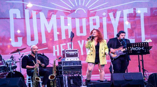 İzmir'de Cumhuriyet kutlamaları devam ediyor