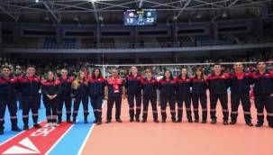 Voleybolun yıldızlarından İzmir İtfaiyesi'ne teşekkür