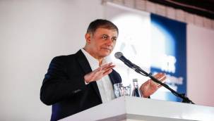 Başkan Tugay'dan TCDD'ye İZBAN çıkışı: "Ray kirasını kaldırın, 90 dakika hemen gelsin"