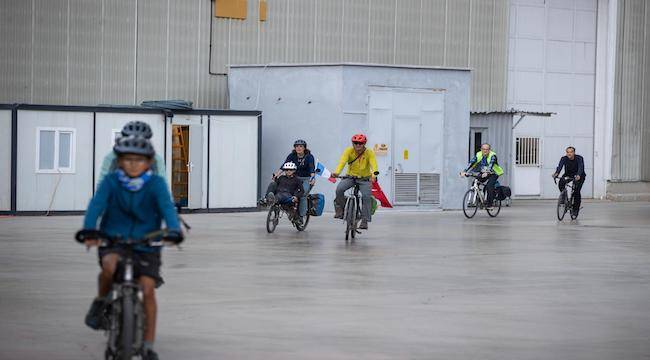 Başkan Tugay, Fransız gezgin aileyi ağırladı