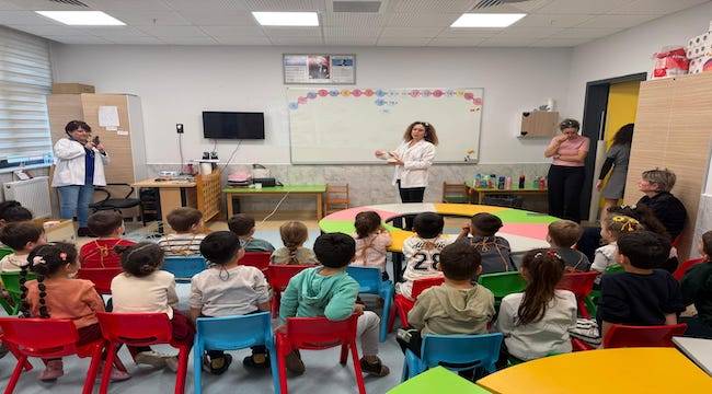 Bayraklı Belediyesinden anaokulu öğrencilerine ağız ve diş sağlığı eğitimi