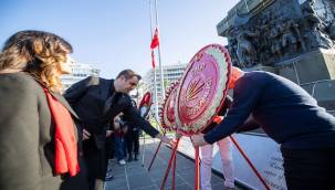 CHP İzmir Atatürk'ü minnetle andı