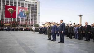 İzmir Ata'sını unutmadı