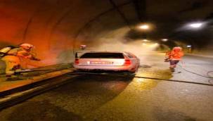 Konak Tünelleri'ndeki araç yangınına itfaiyeden hızlı müdahale