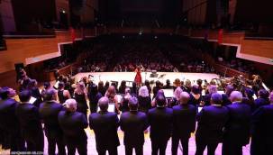 Bedia Akartürk'ten Büyükşehir korosuna yeni yıl sürprizi