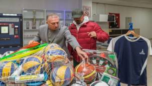 İzmir'de spor okul sıralarına taşınıyor