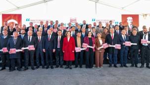 Seferihisar Belediyesi'ne çöp kamyonu desteği