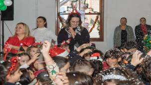Yuvamız İzmirli çocuklara yeni yıl sürprizi