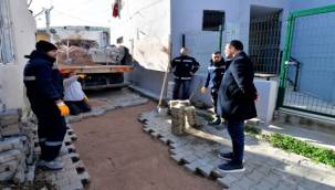 Bornova’da yol seferberliği sürüyor