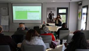 Efes selçuk'ta eğitimler devam ediyor: üreticiye katkı sunan tarım eğitimi