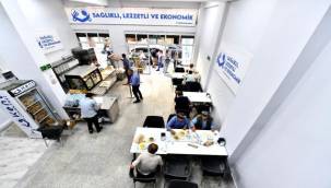 İzmir'de bir tabak yemekle hayatlar ısınıyor