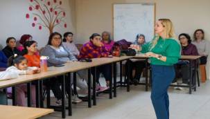 İzmirli yurttaşlar, rahim ağzı kanserine karşı bilinçleniyor