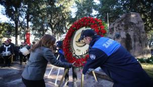 Karşıyakalılar Zübeyde Anne'yi kabri başında andı