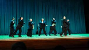 Yasemin Sakallıoğlu, İzmirlileri kahkahaya boğdu