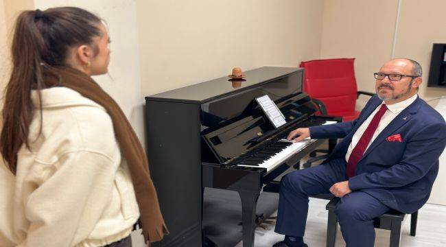 İzmir Büyükşehir Belediyesi gençlerin sanat yolculuğunu destekliyor