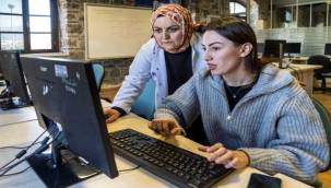 İzmir'in yeni başlangıçlara açılan kapısı: Meslek Fabrikası